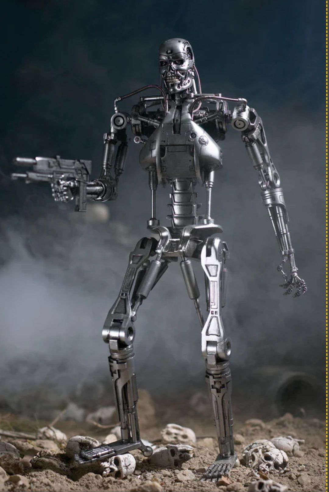 McFarlane Terminator T-X Endoskeleton T-850 Endoskeleton
T-800 End