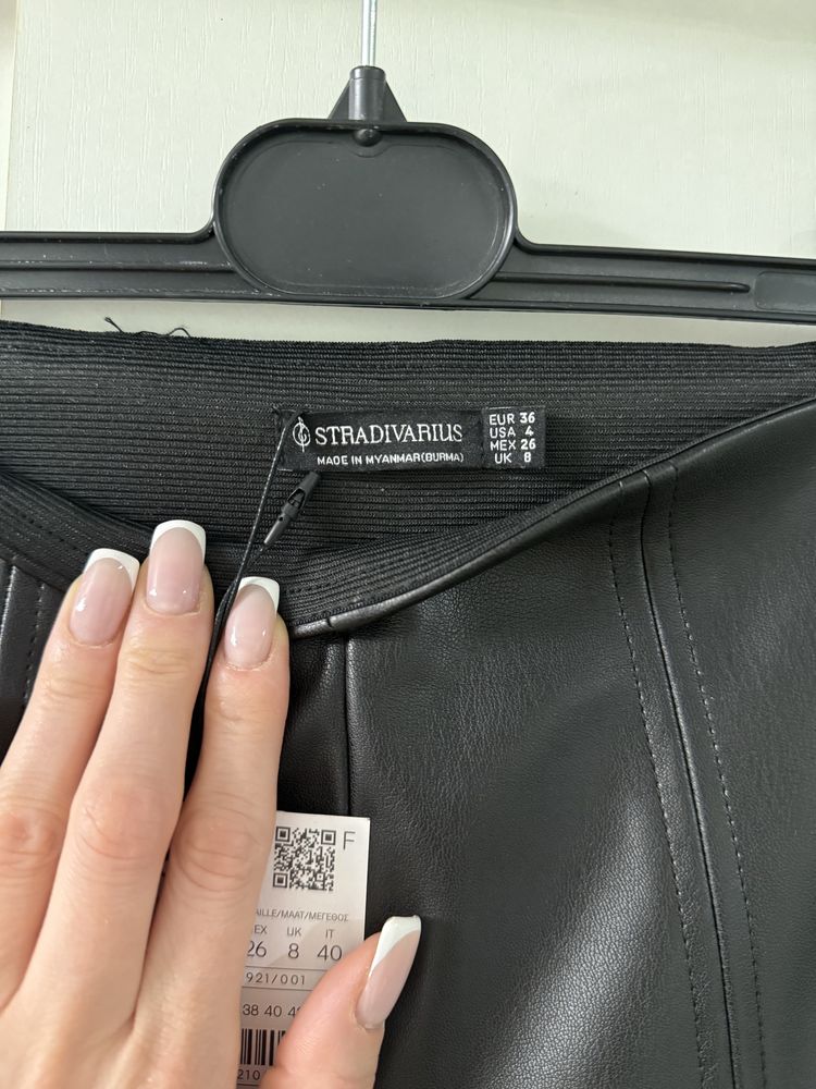 Штани Stradivarius жіночі шкіряні чорні