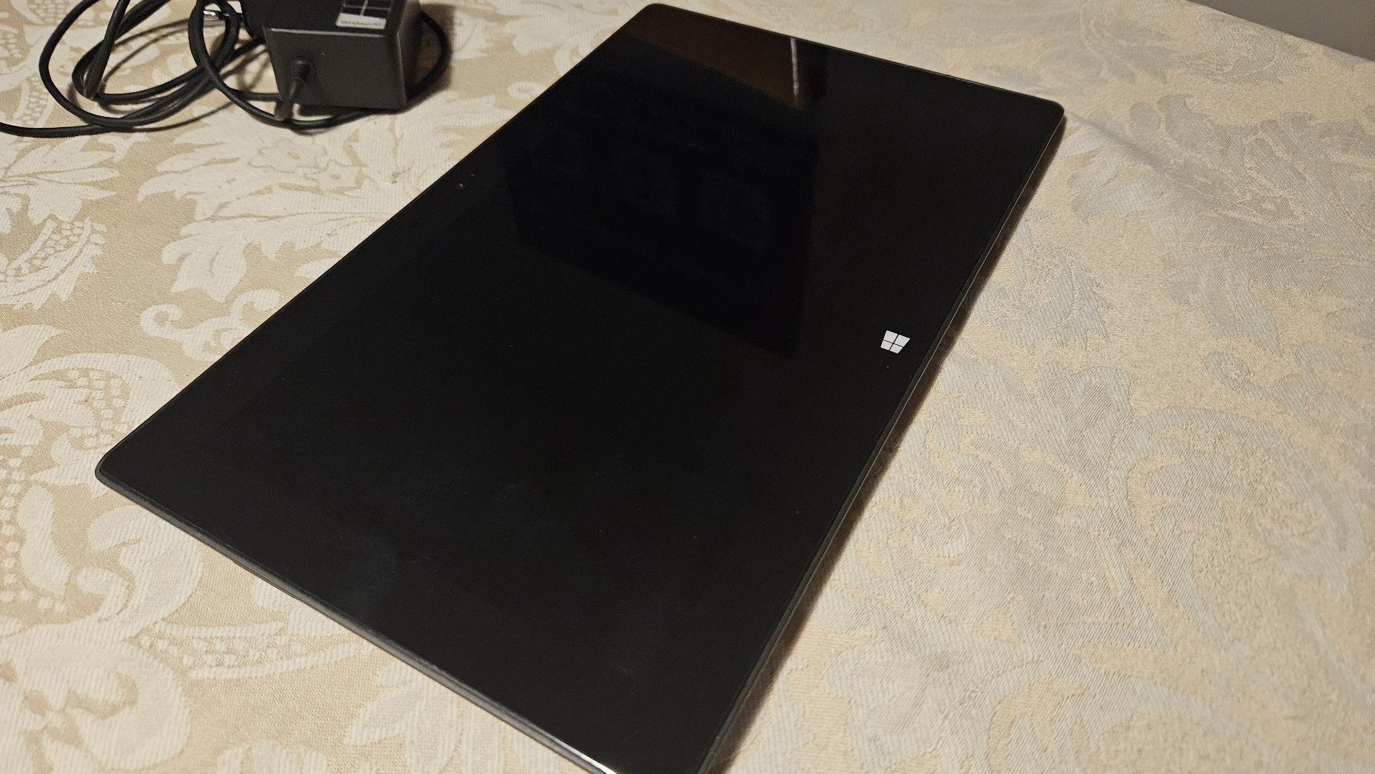 PC Assus + PC HP com oferta Tablet Surface