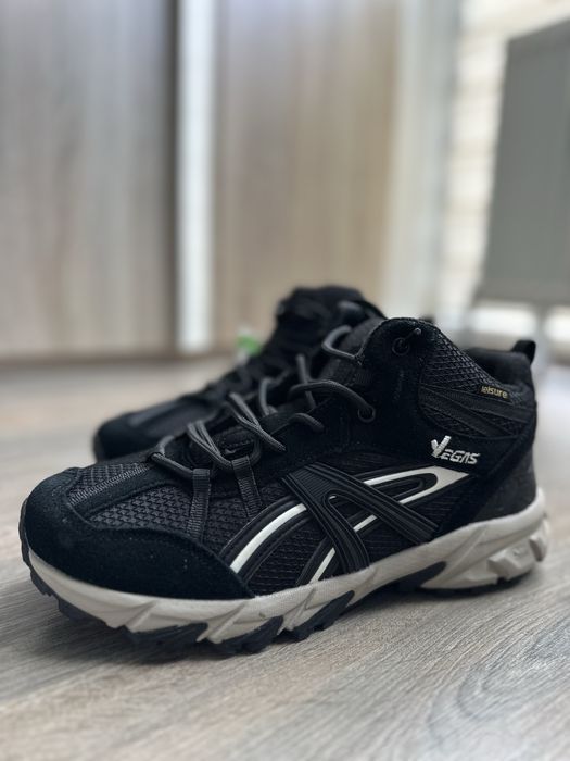 Зимові  спортивні кросівки