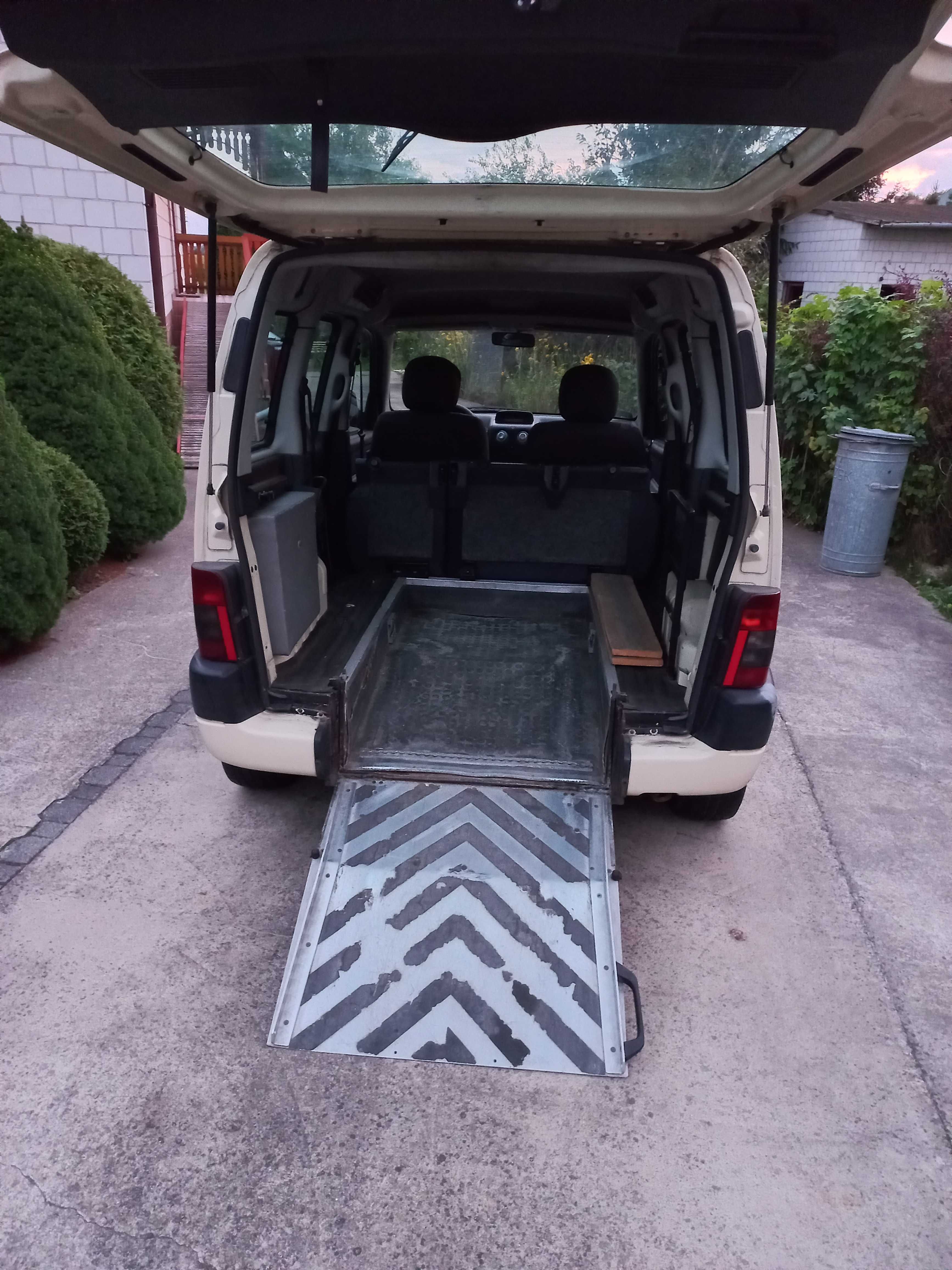 Citroen Berlingo 2,0 HDI z wjazdem dla osoby niepełnosprawnej na wózku