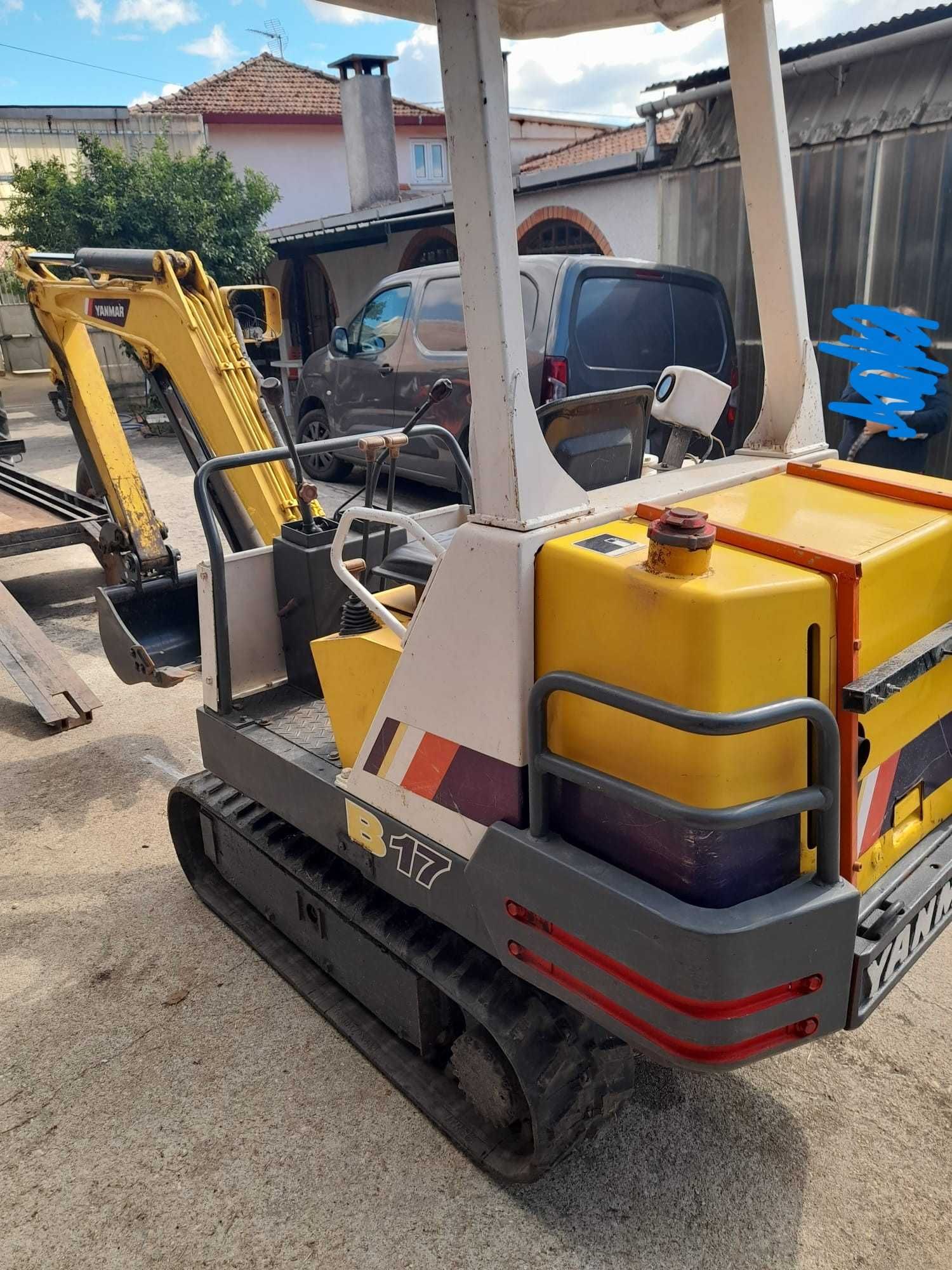 Mini Giratória YANMAR B17