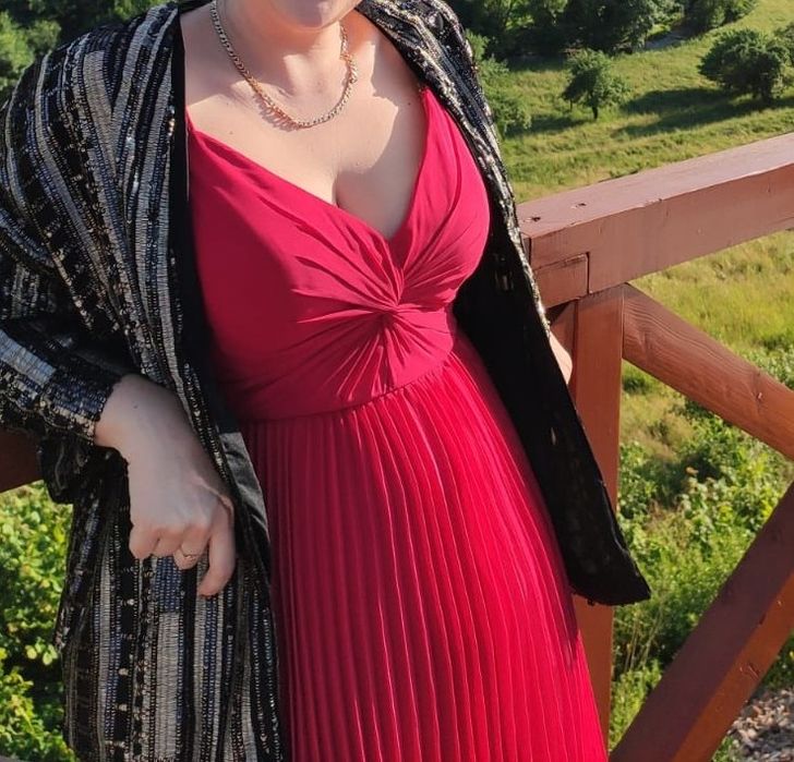 Czerwona plisowana 42 44 sukienka wesele na ramiączkach linia A dekolt