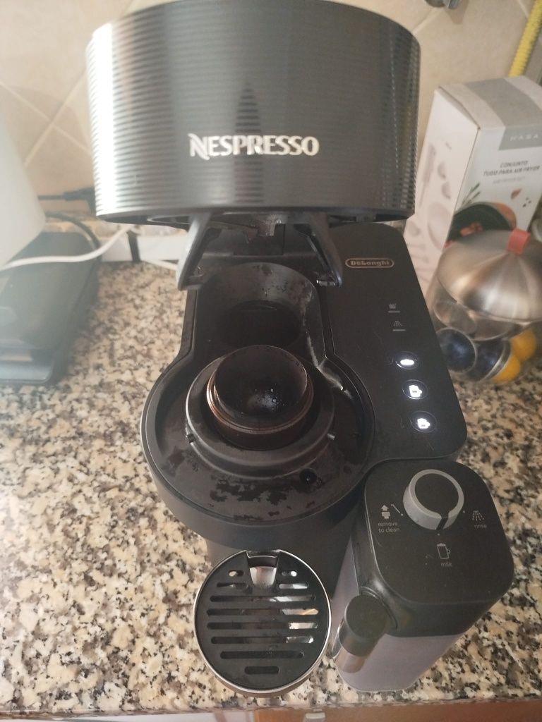 Vendo máquina Nespresso Vertuo Altíssima Plus