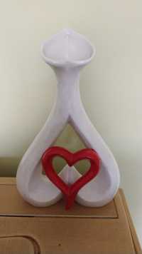 Ceramiczny biały wazon serce