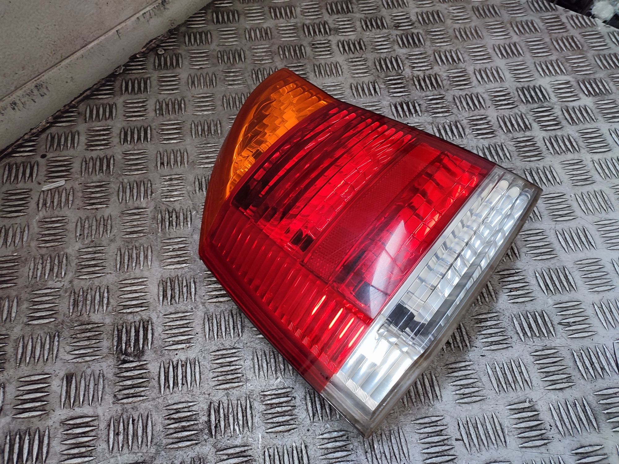 Opel Vectra C sedan lampa lewa lewy tył tylna