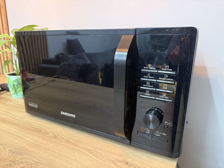 Kuchenka mikrofalowa Samaung MS23K3515GK/E2 stan bardzo dobry