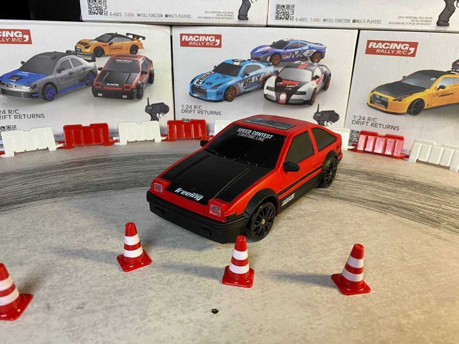 Дрифт машинка Toyota AE86 Trueno на радіокеруванні Червона. На пульті
