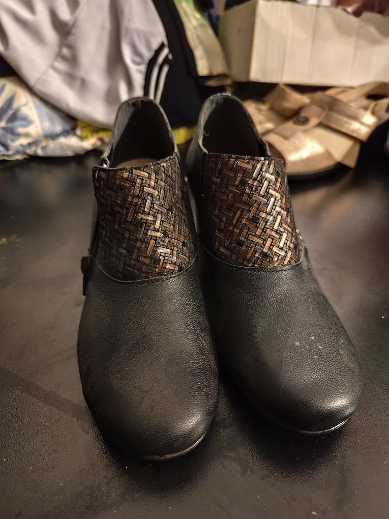Sapatos pretos com estampa