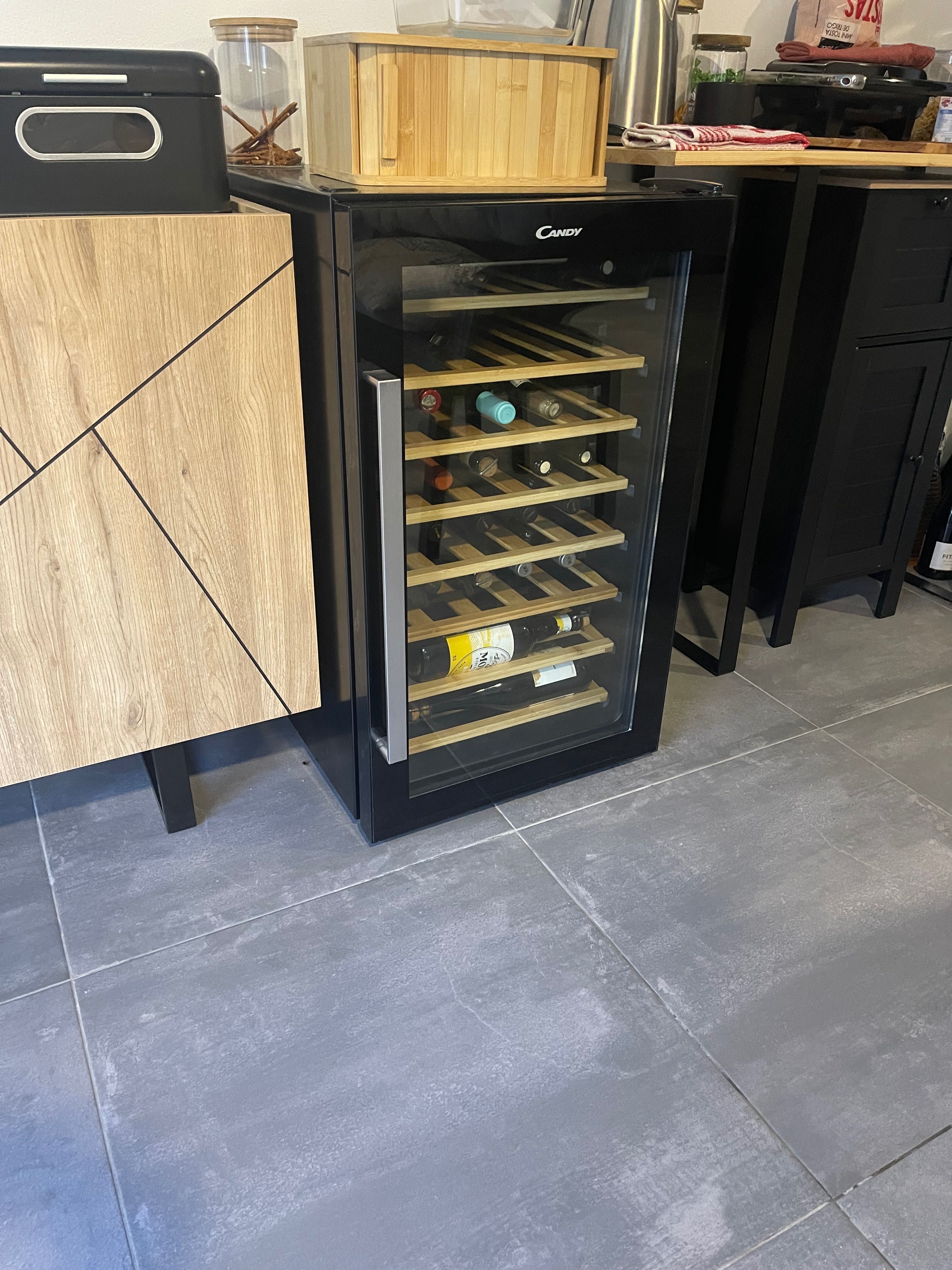 Cave de vinhos com 8 prateleiras