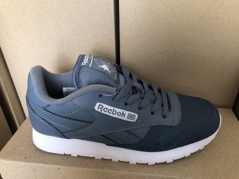 Продам женские  кросовки Reebok