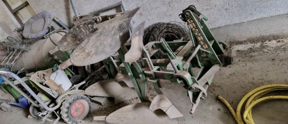 Pług 2 skibowy obrotowy firmy gassner oraz opryskiwacz 600 L