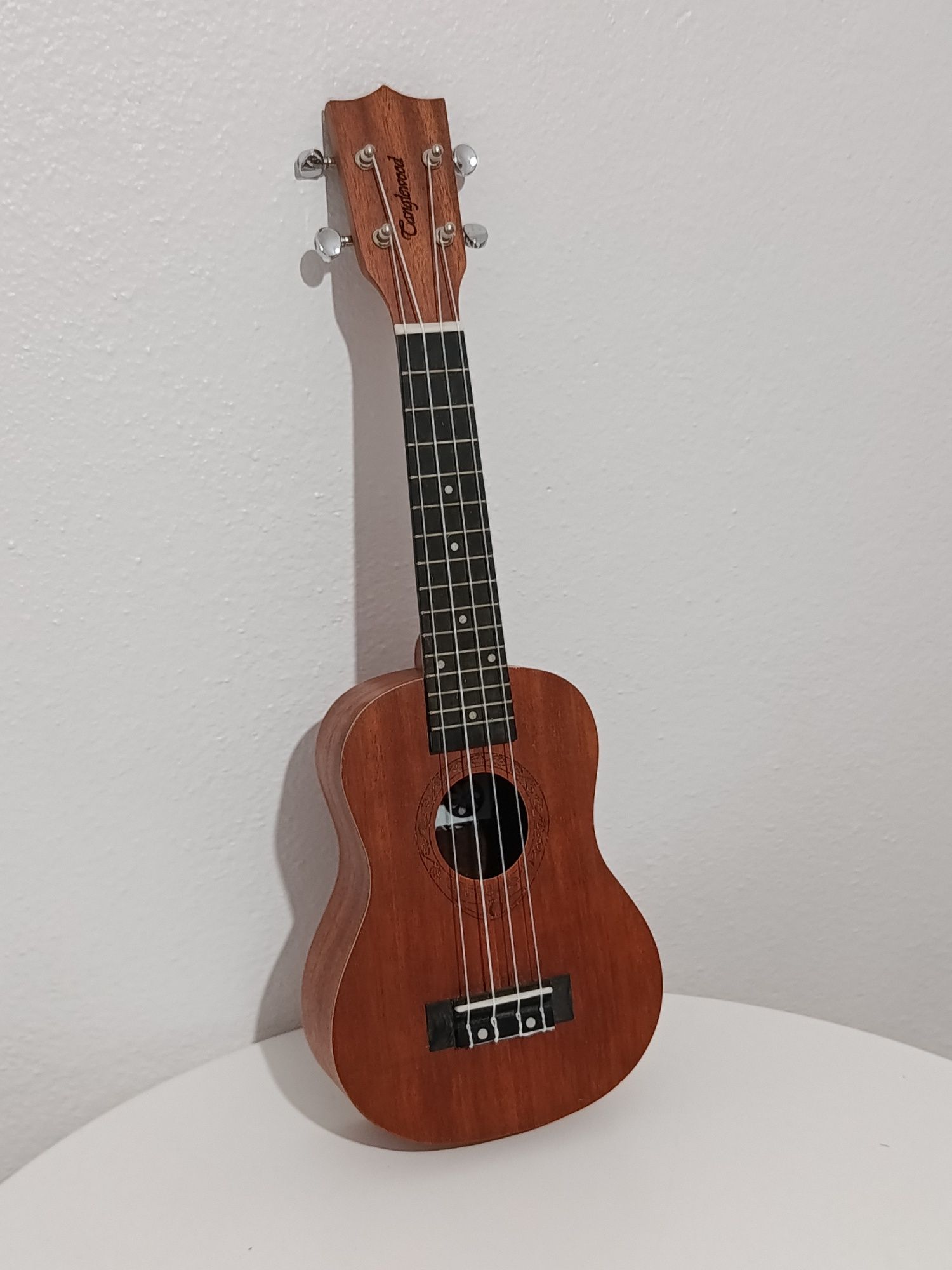 Ukulele acústico de madeira - como novo