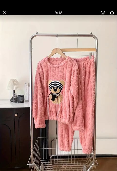 Жіночій флісовий піжамний комплект. Три моделі.