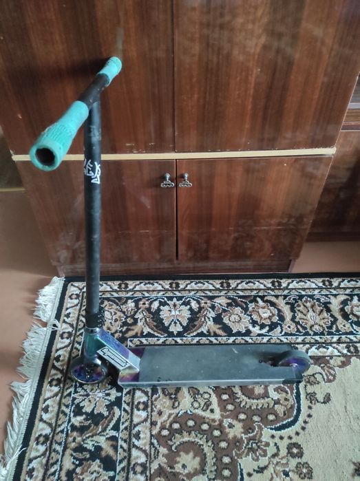 Продам трюковой самокат на деке hipe