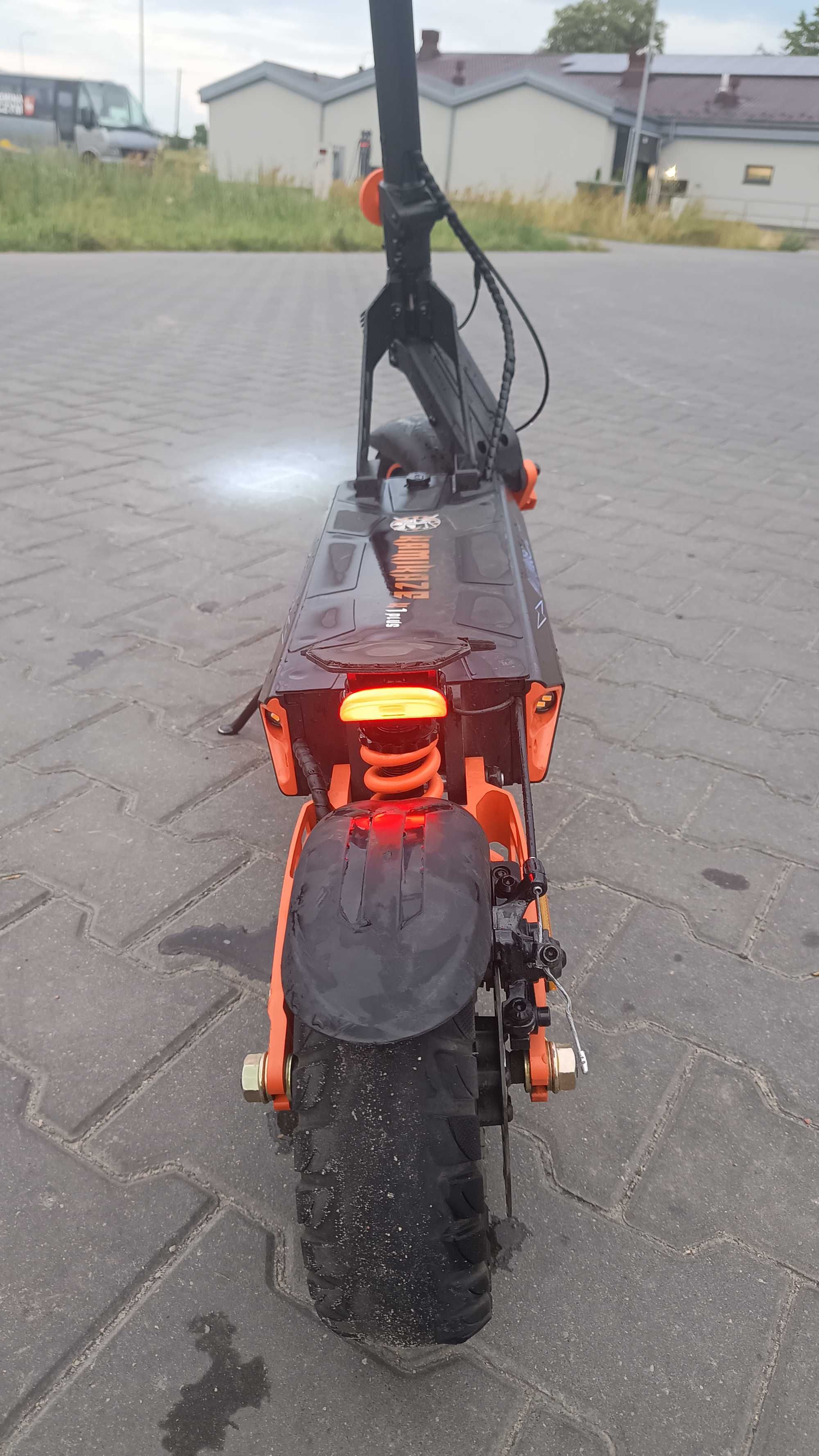 Hulajnoga elektryczna kamikaze k1 plus posiada gwarancję