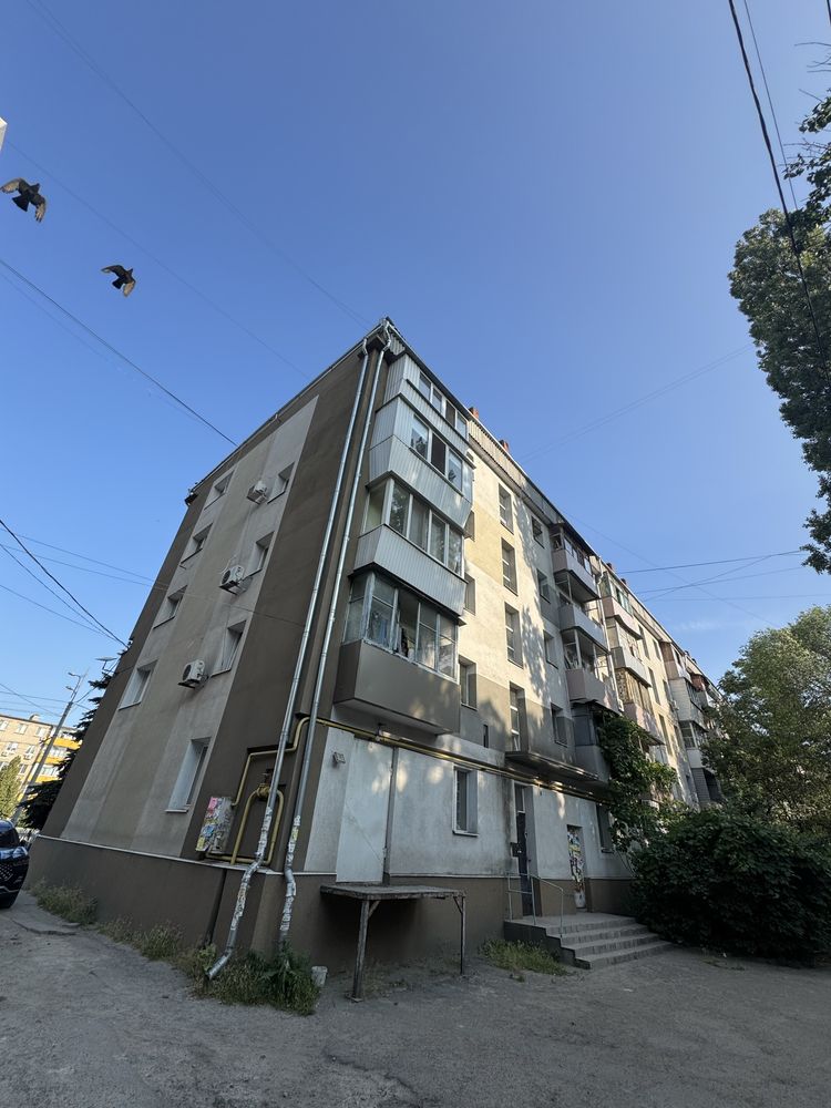 Продам однокомнатную квартиру в начале пр. Слобожанского