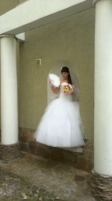 Белоснежное свадебное платье + в подарок перчатки