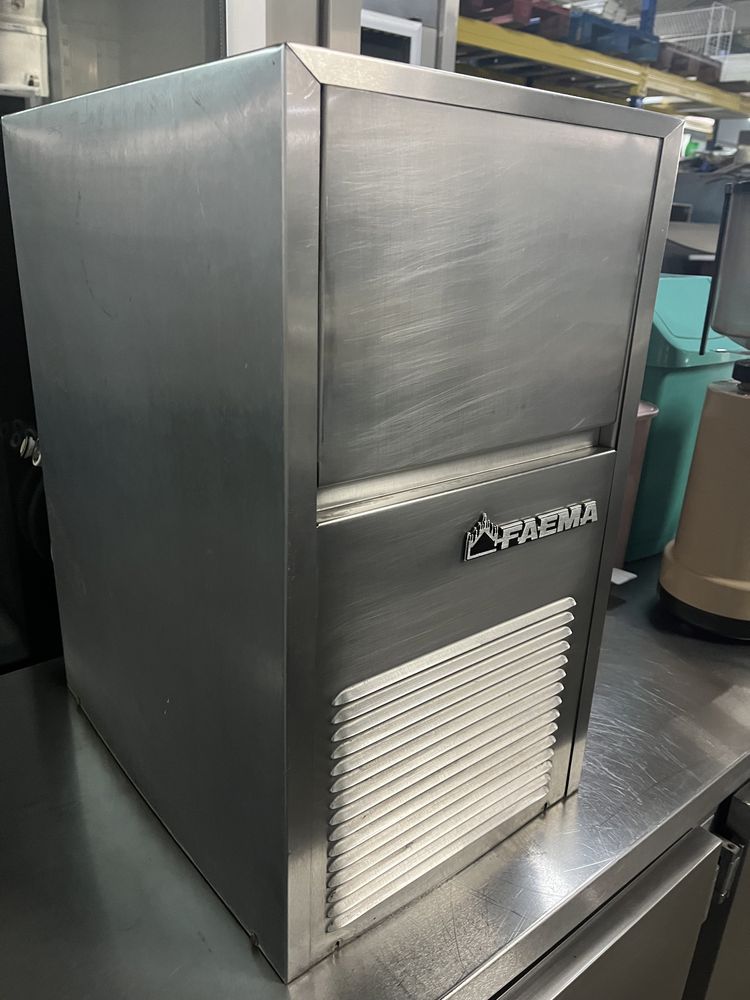 Maquina de gelo em inox FAEMA