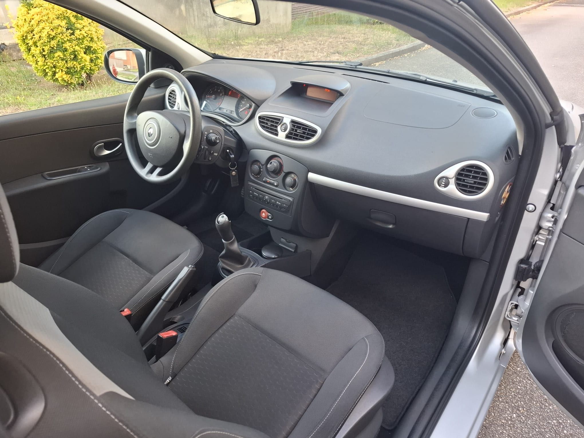 Renault Clio III 1.2cc 75cv 86100km reais