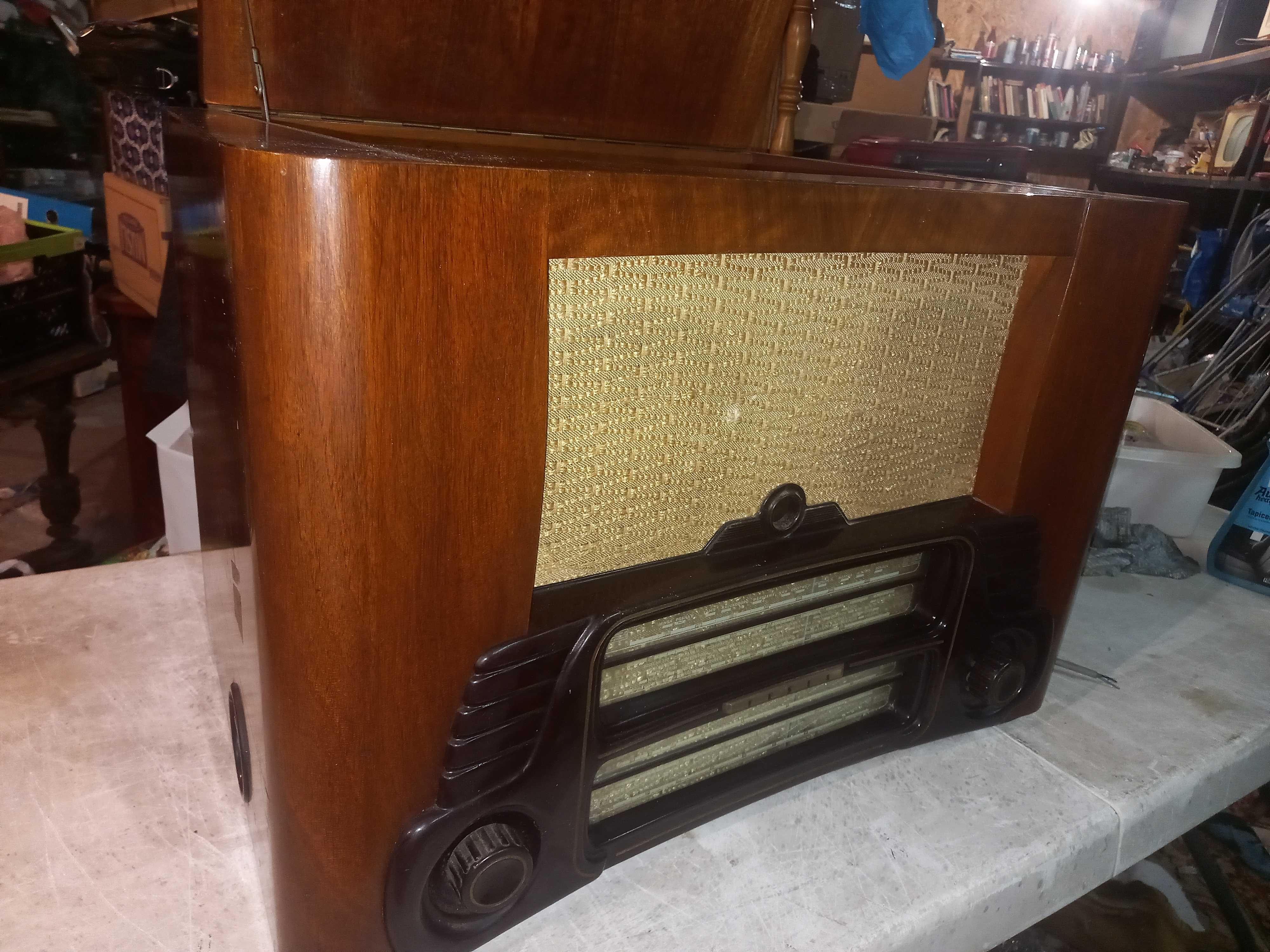 Stare radio z gramofonem TESLA  Tabor 2 model 512074