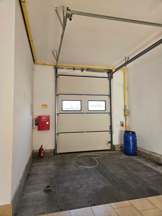 hala z biurem do wynajęcia