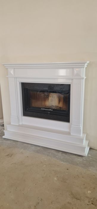 Stylowy kominek marmurowy  , portal kominkowy . od producenta