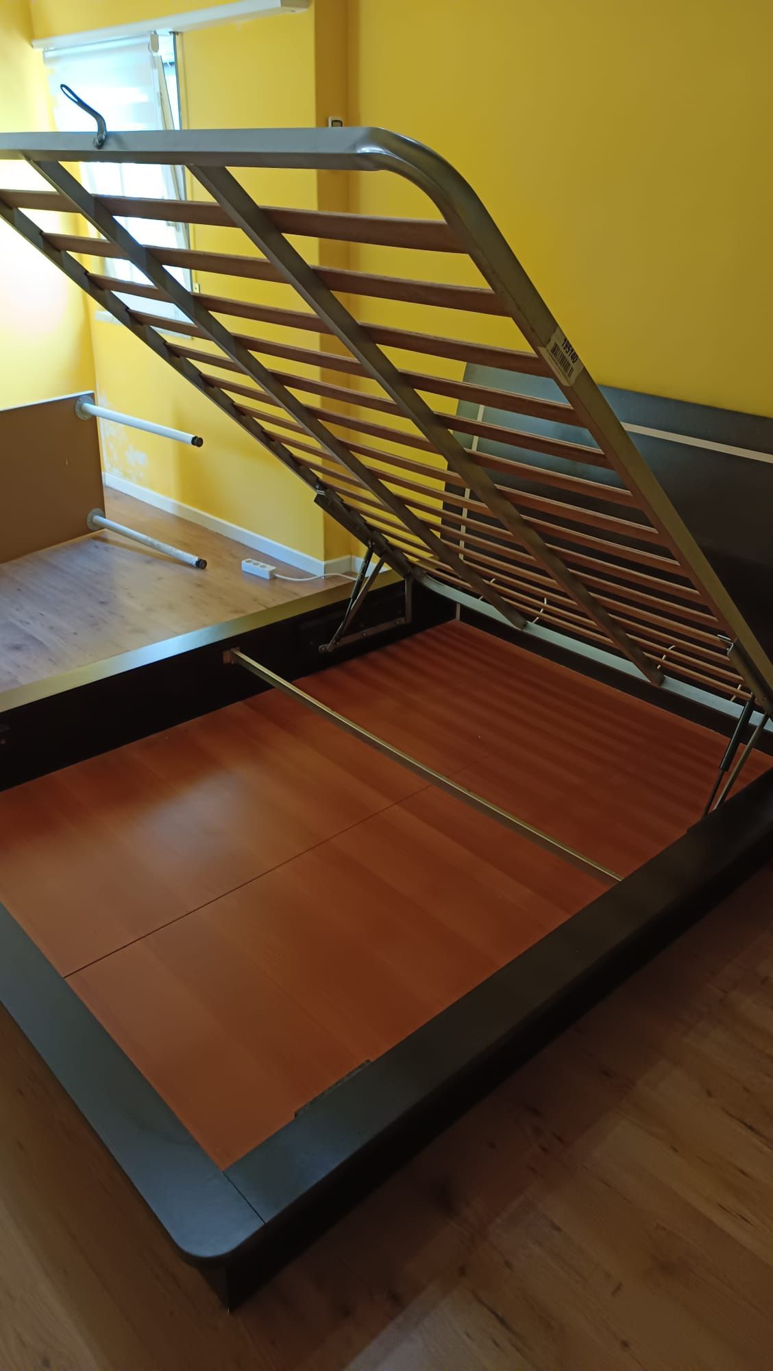 Mobiliário de Quarto de Casal – Bom Estado | Preço Negociável