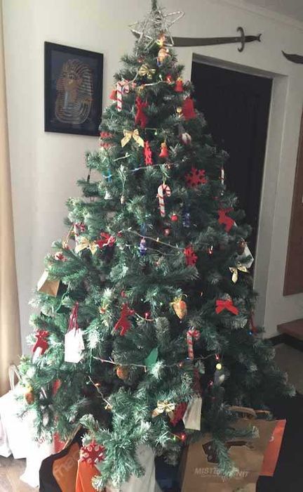 Árvore de Natal sintética com 2,40m