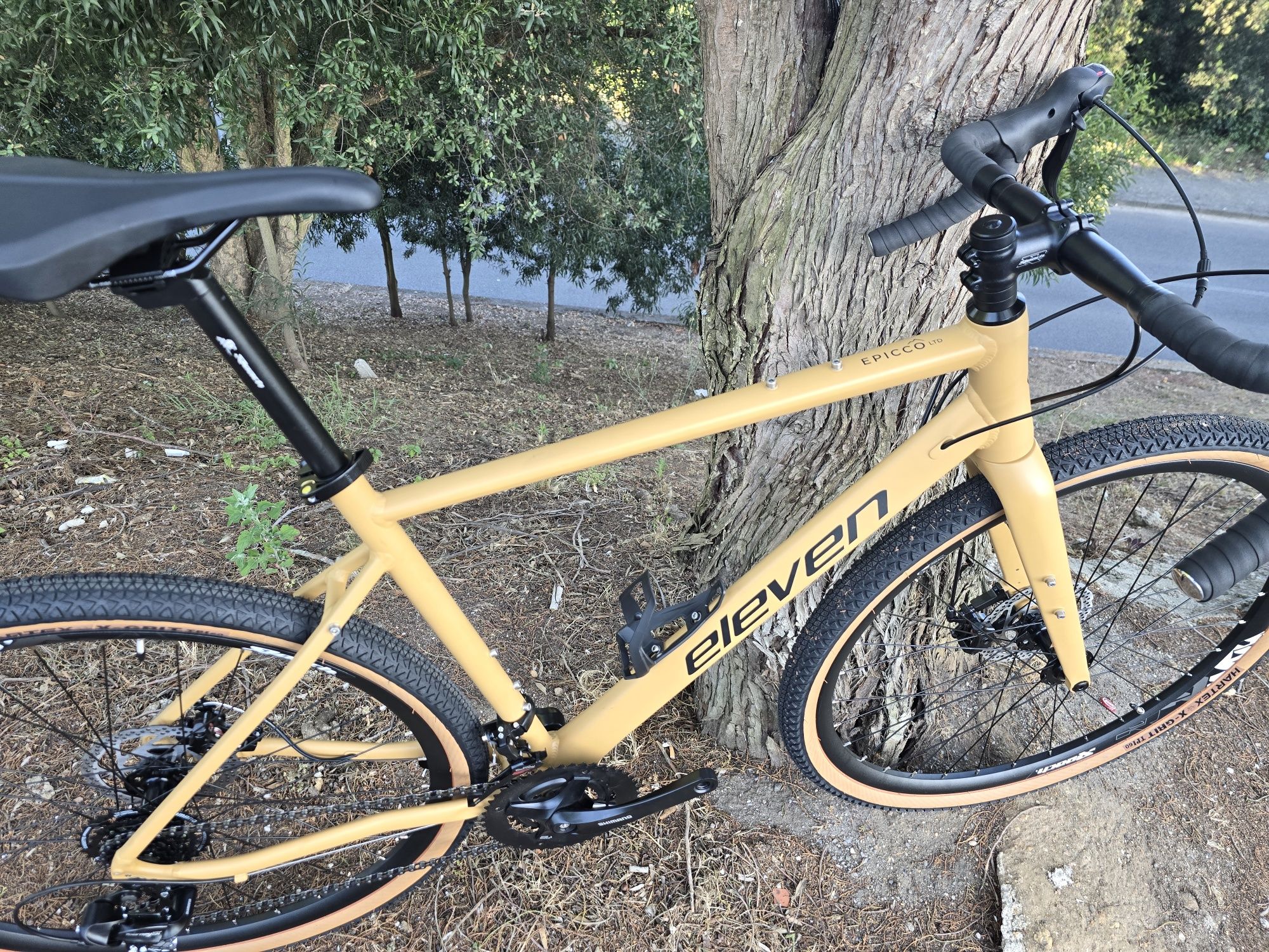 Bicicleta de gravel nova