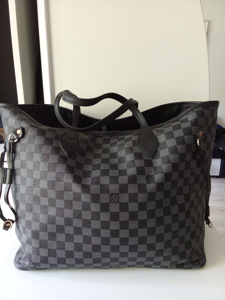 Louis Vuitton neverfull Tote Black