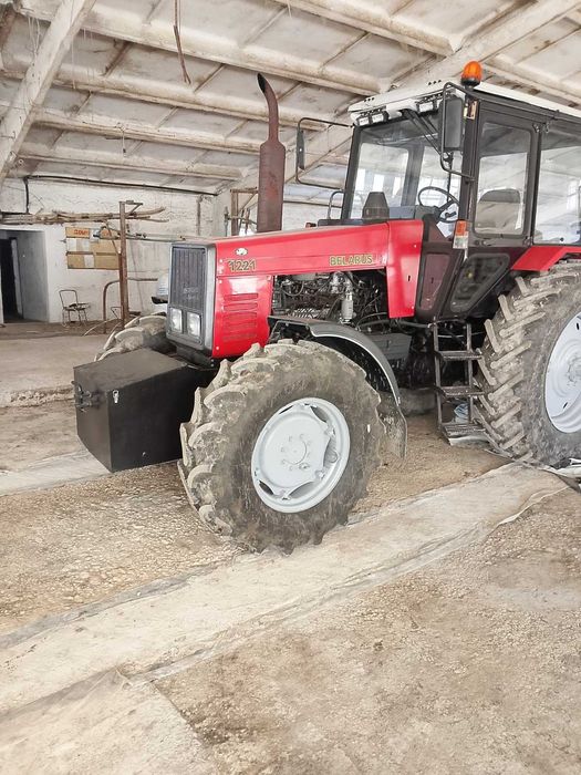 Трактор МТЗ 1221