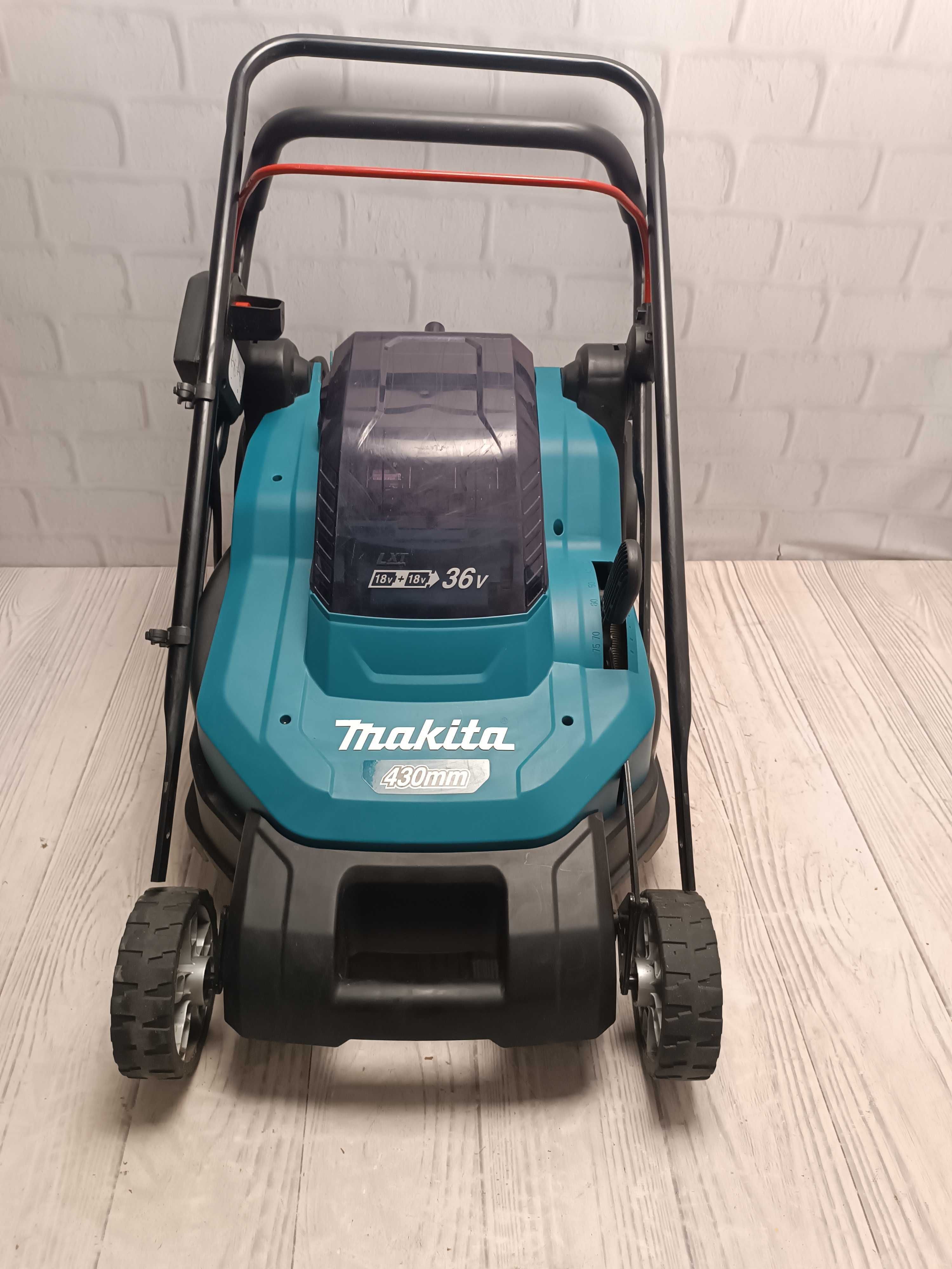 Makita DLM432PT2  акумуляторна газонокосарка АКБ + ЗП ширина 43 см