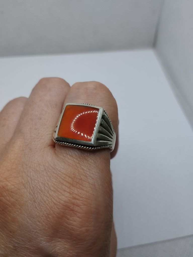 Srebrny sygnet z karneolem, próba 925, rozmiar 27