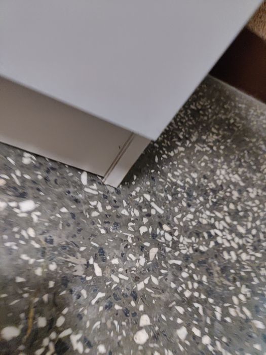 Biała szafka i blat