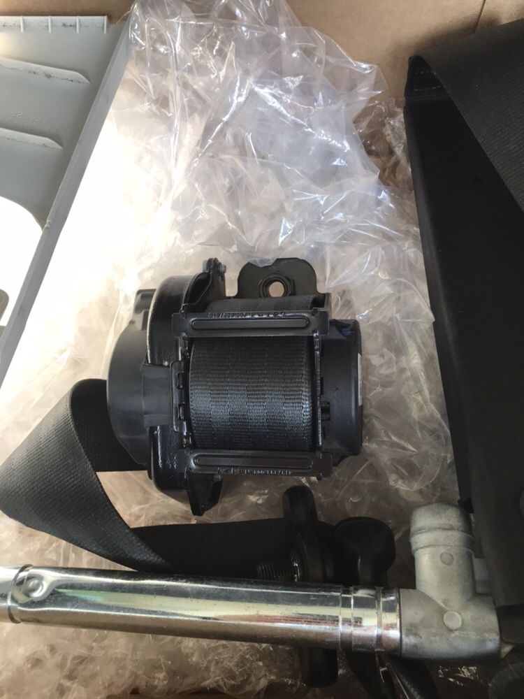 Продам ремень безопасности Ford Escape