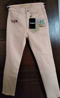 Nowe spodnie jeansowe Desigual r. 24/XS