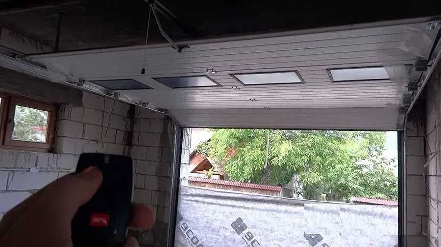 Автоматика італійська НЕ КИТАЙ у ЄВРОПЕЙСЬКІ секційні гаражні ворота