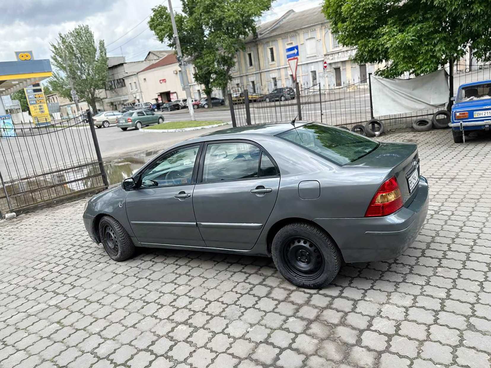 Toyota Corolla 1.4 механика 2004 год
