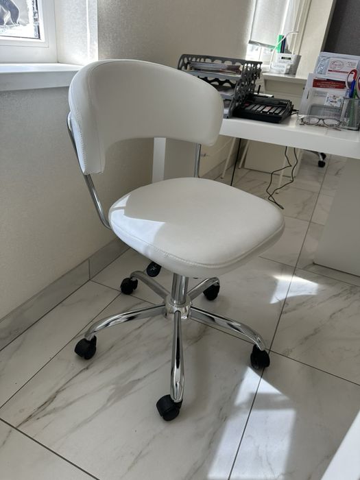 Кресло офисное SNEDSTED белого цвета JUSK