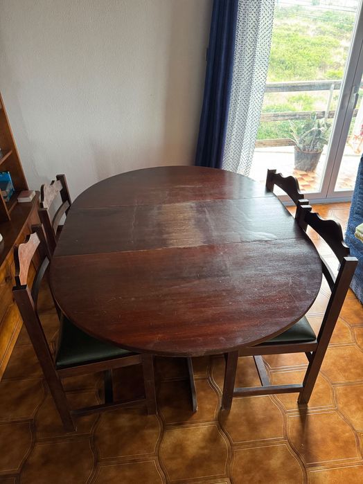 Mesa sala de jantar com cadeiras