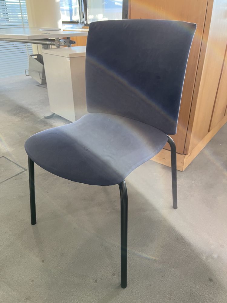 Cadeira de escritório 4 pernas forradas azul várias