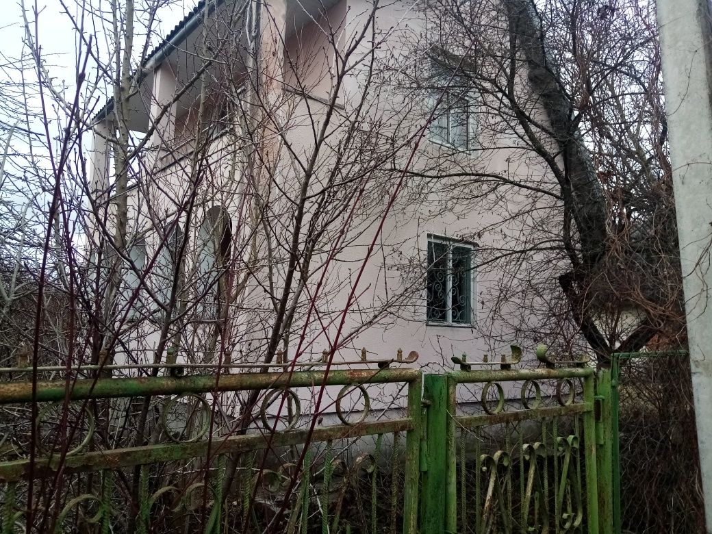 Продається дача з добротнім будинком біля озера в селі Марківцях