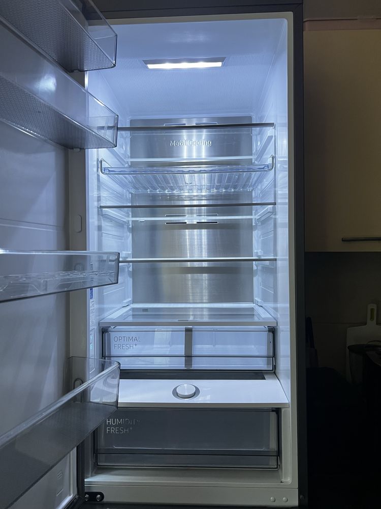 Lodówka SAMSUNG Bespoke RB38A7B5E22 2,03m, 390l, czarne szkło