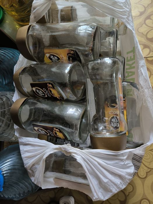 Банки від кави розчинної Cafe D'or Gold