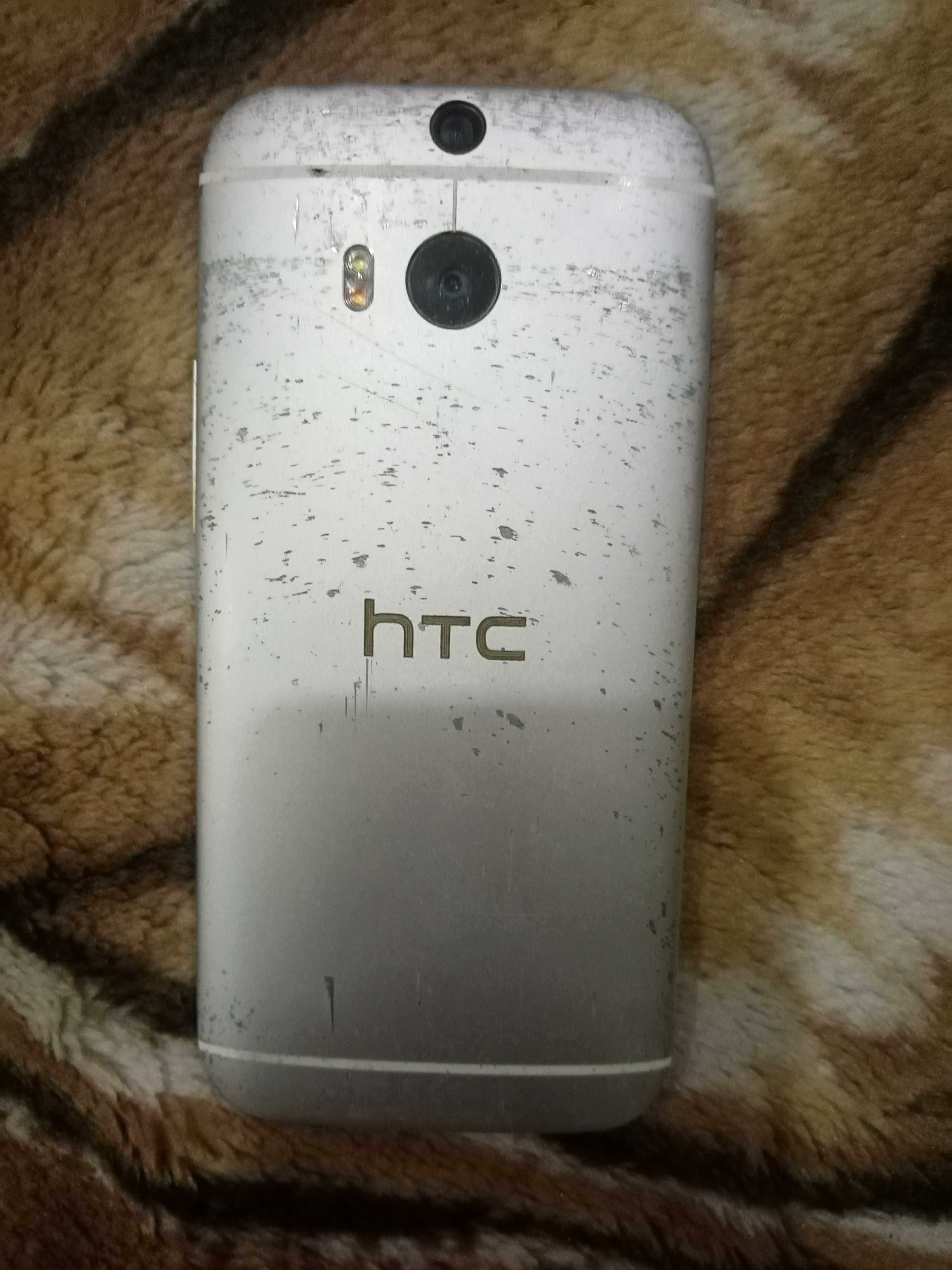 Мобильный телефон HTC