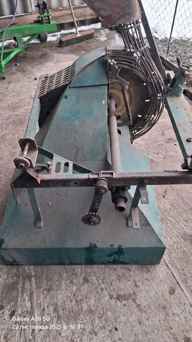 Картоплесаджалка на плуг однорядна