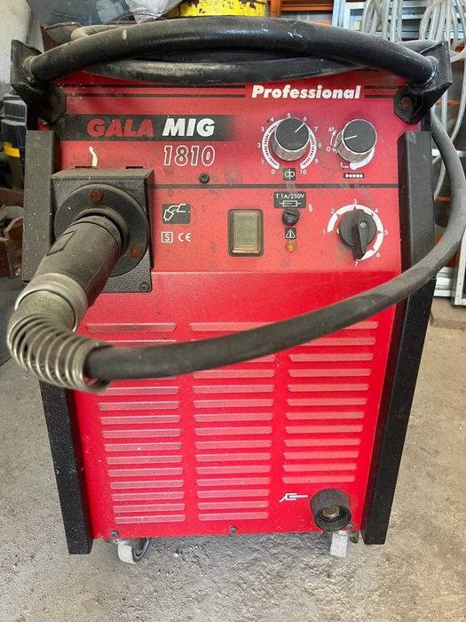 Máquina de soldar semi-automática marca GALA