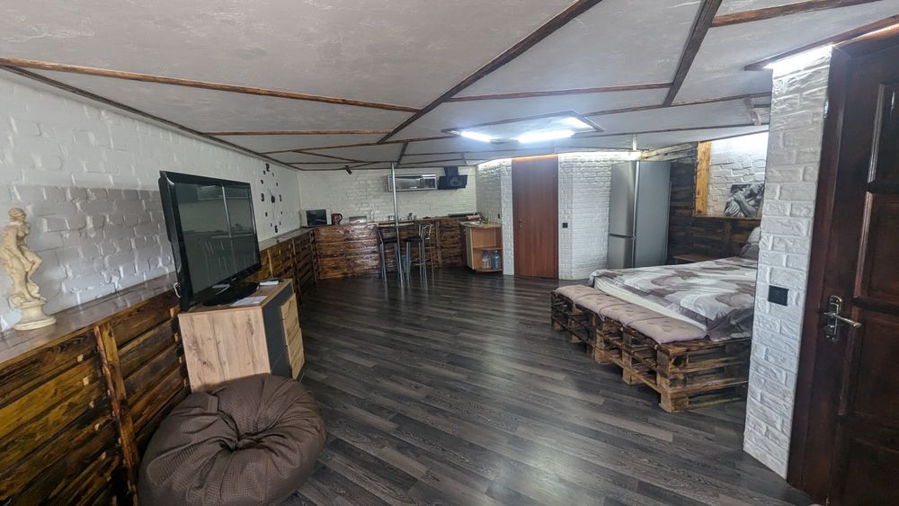 Здам подобово (посуточно) смарт квартиру в центрі міста.