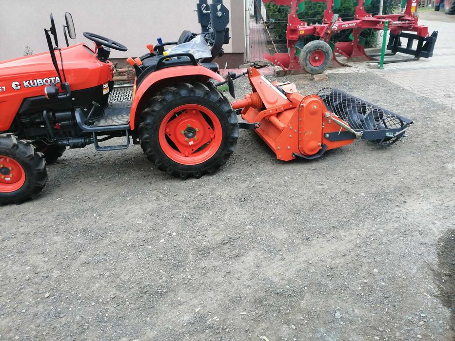 Wycinanie drzew glebogryzarka separacyjna sianie trawy koszenie traw